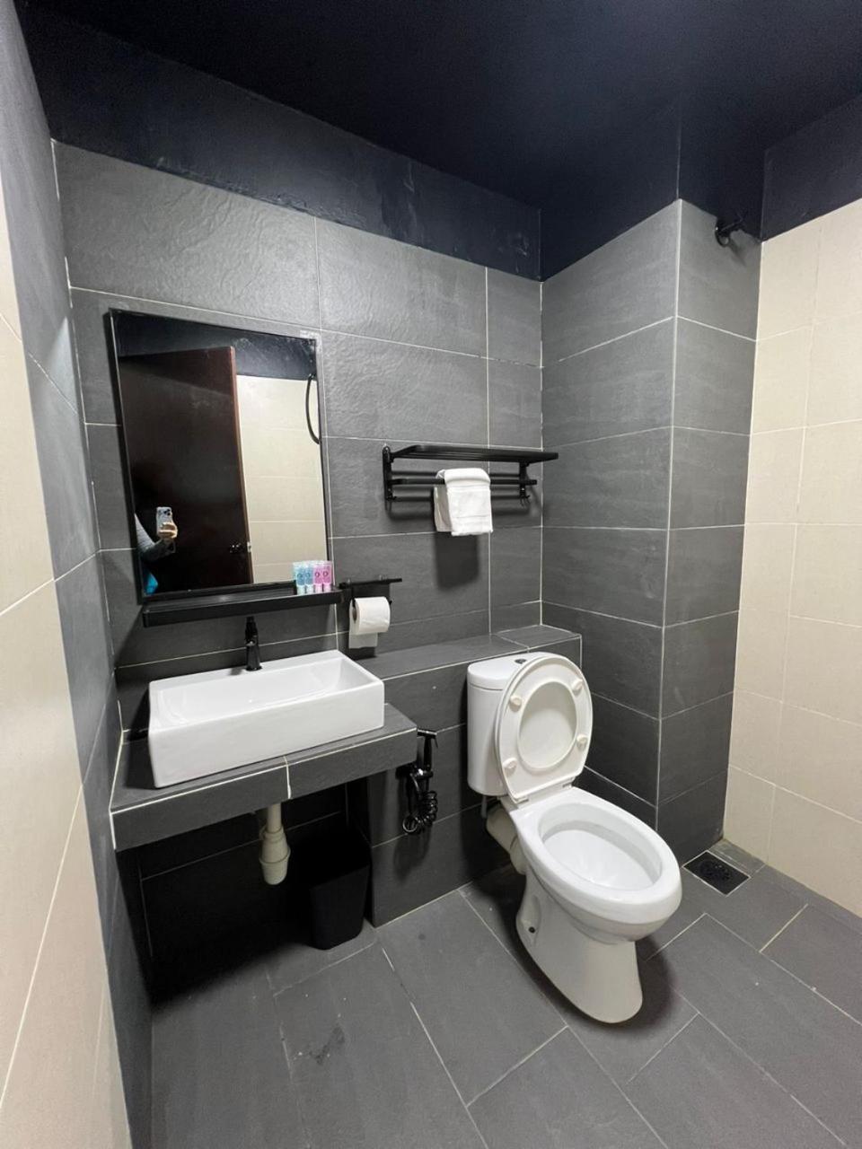 Samsara Studio Apartment At Kompleks Mutiara Gm Гуа-Мусанг Екстер'єр фото